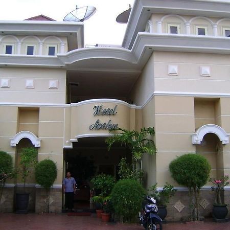 Archie Hotel Ternate Island Exteriör bild