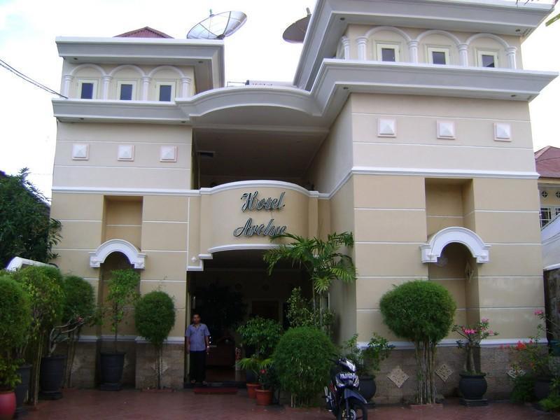 Archie Hotel Ternate Island Exteriör bild